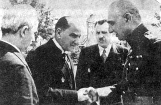 Reza Pahlavi I with Ataturk (source Wikipedia)